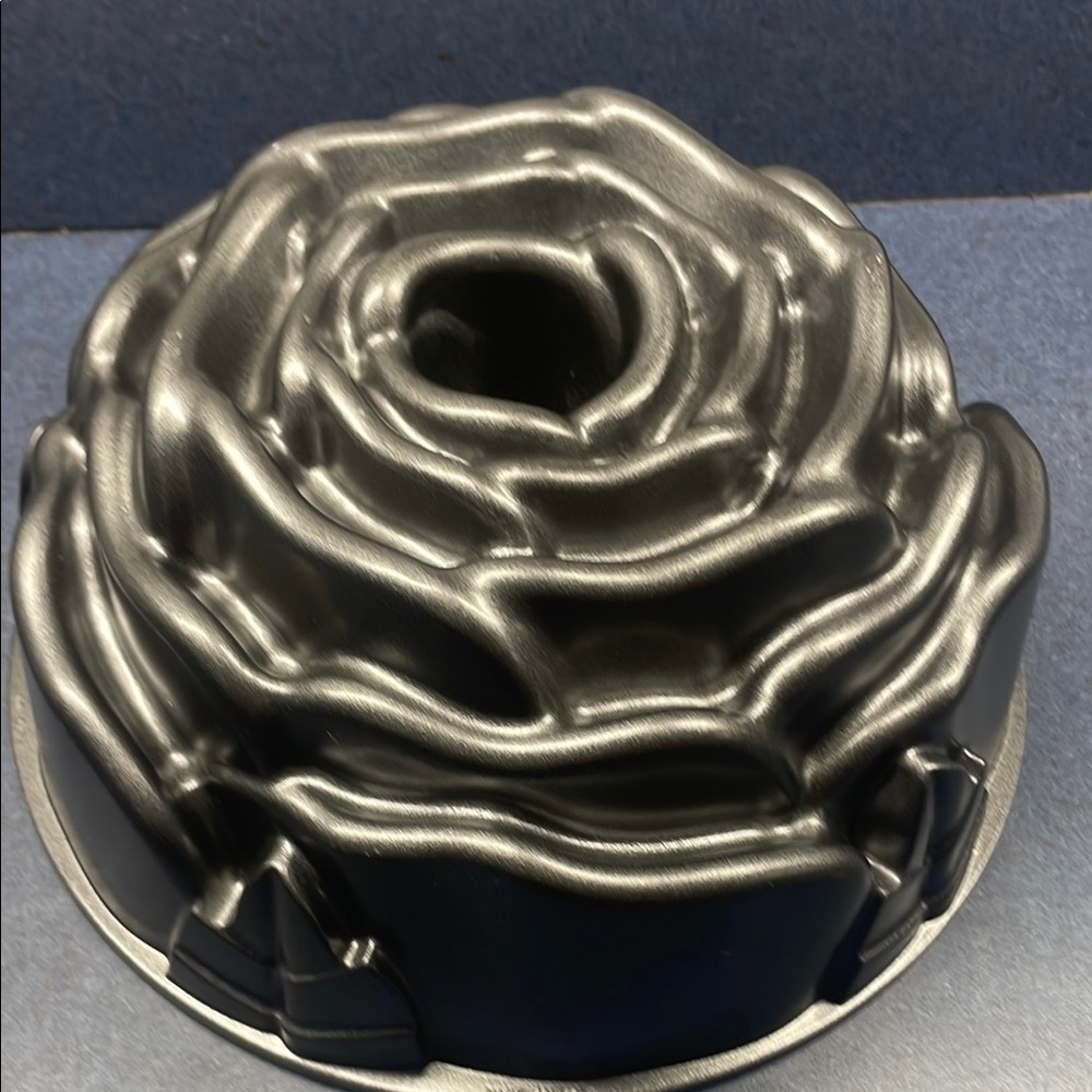 Black Rose-Shaped Cake Mold